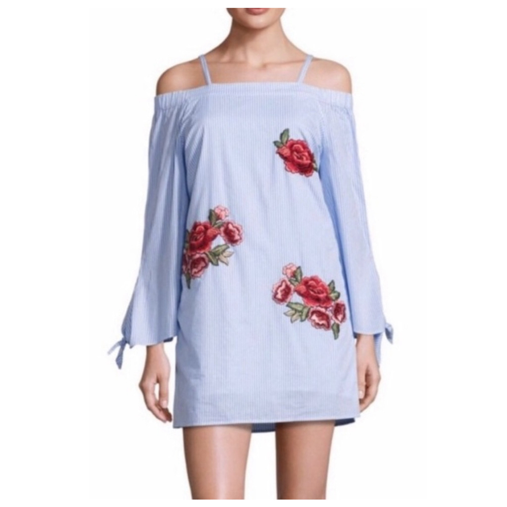 Romeo + Juliet Size M Off Shoulder Striped Blue Floral Embroidered Mini Dress